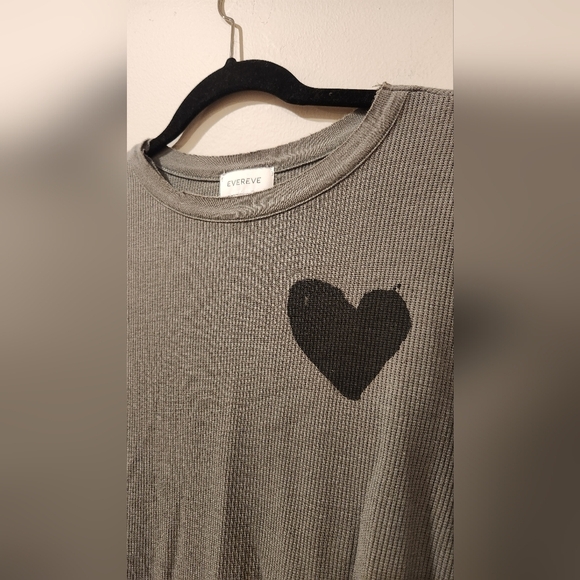 EVEREVE Gray Heart Sweater - Picture 2 of 4
